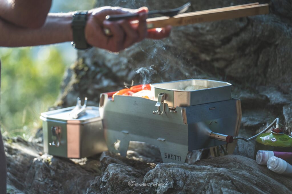 SKOTTI – mobiler, steckbarer Gasgrill