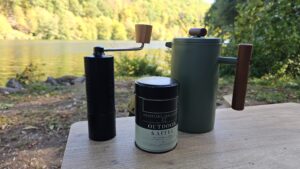 Lambda Coffee Caldera Frenchpress und Terra Sigma Kaffeemühle