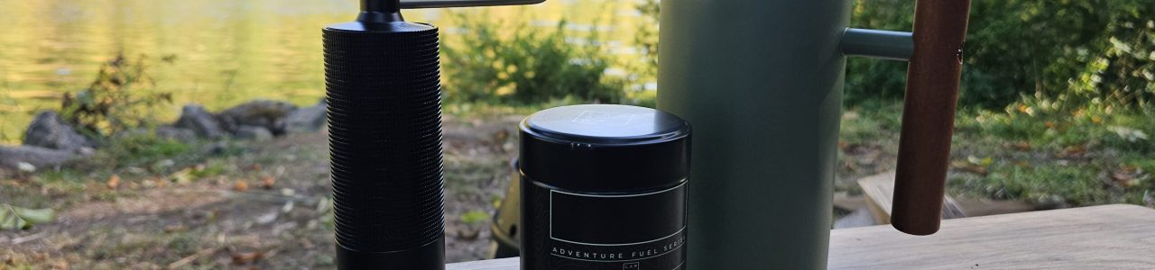 Lambda Coffee Caldera Frenchpress und Terra Sigma Kaffeemühle